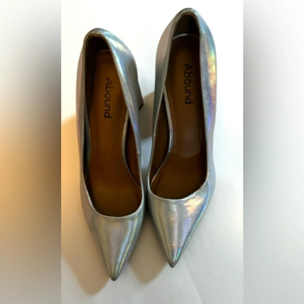 Belize Pump In Silver Iridescent